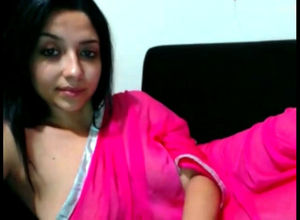 Round cool Indian gal in lengthy web cam